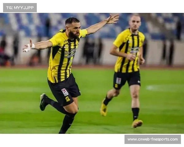 本泽马上演帽子戏法吉达联合5-2大胜阿科多全场精彩不容错过